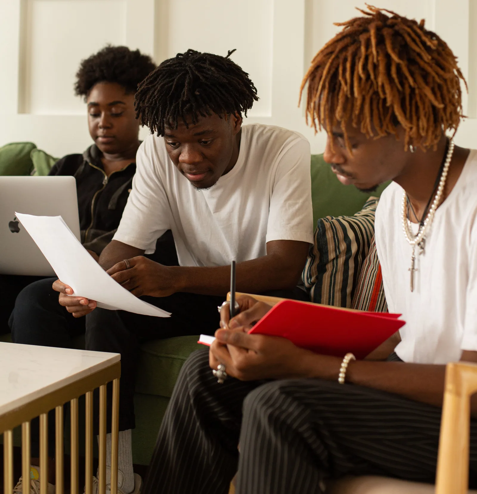 Étudiants sur le campus du Business and Technology Institute